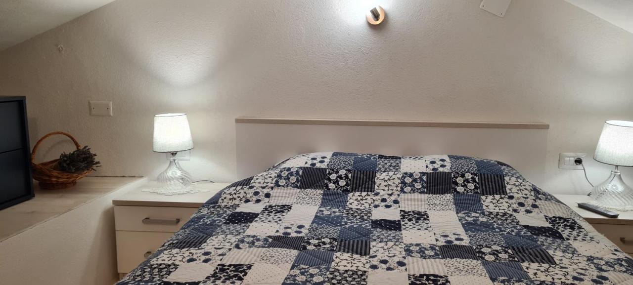Studio Apartman Loreta Cres Exteriör bild