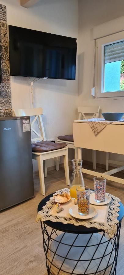 Studio Apartman Loreta Cres Exteriör bild