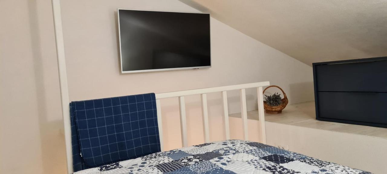 Studio Apartman Loreta Cres Exteriör bild