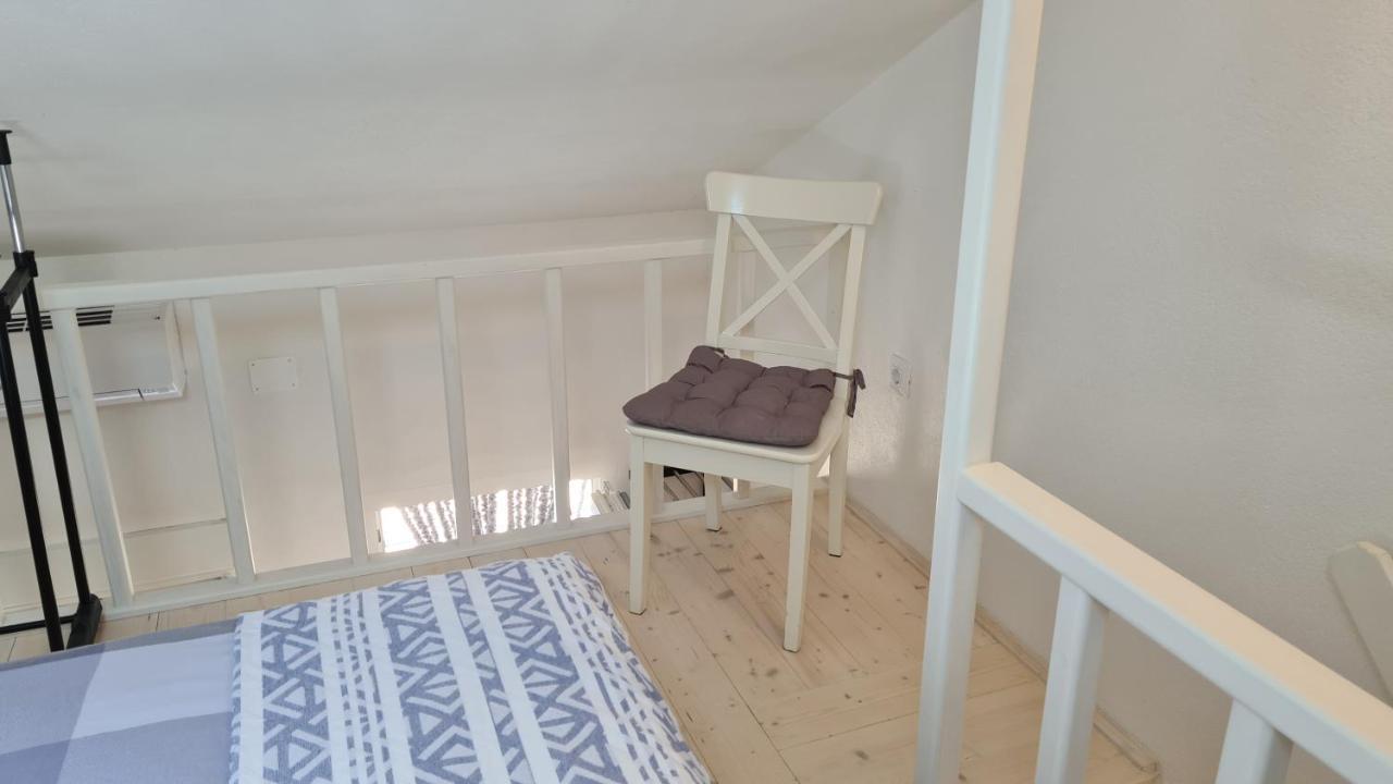 Studio Apartman Loreta Cres Exteriör bild