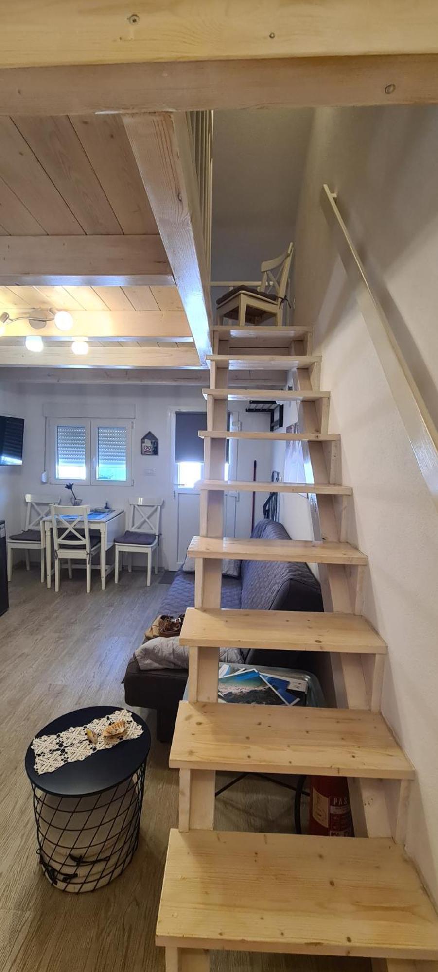 Studio Apartman Loreta Cres Exteriör bild